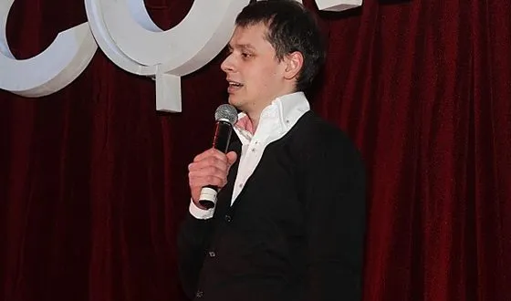 Виктор Комаров во время выступления в Самаре