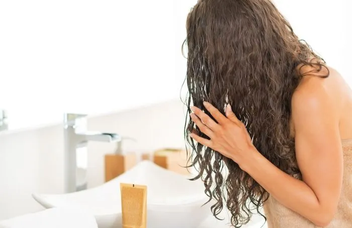 Как мыть вьющиеся волосы с прямыми волосами
