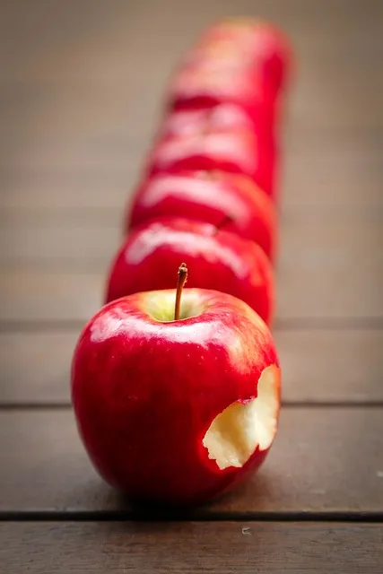  Быстрый и простой способ победить голод. Яблоки оказывают положительное влияние на желудочно-кишечный тракт и снижают уровень холестерина в организме.