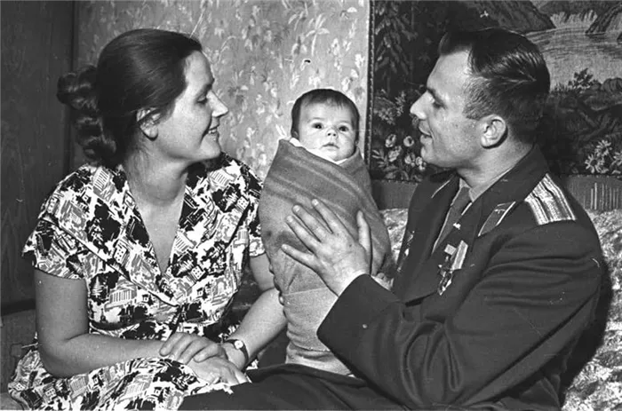 Валентина Гагарина с дочерью Юрием Гагариным
