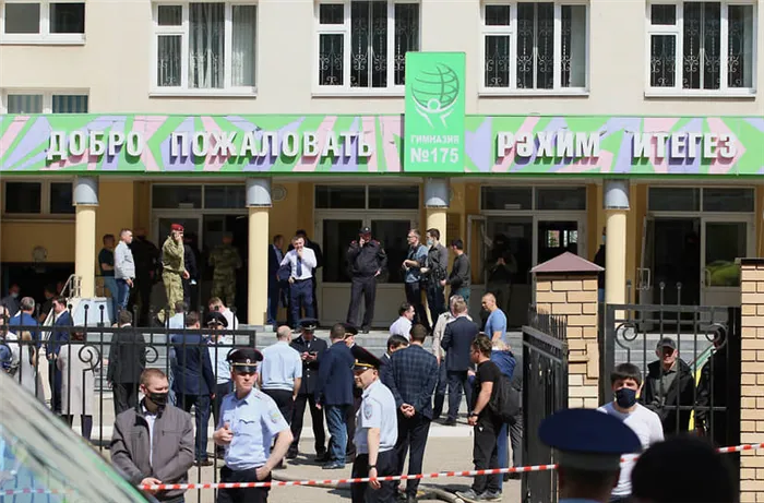 Министерство внутренних дел Татарстана и Национальный антитеррористический комитет позже заявили, что нападавший был один.