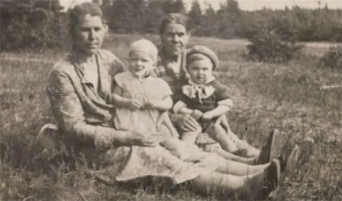 Шарлотта Фрейндлихна с внуками Алисой и Эдуардом