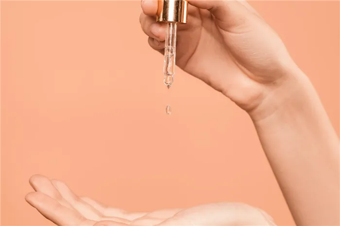 Гидрофильное масло - это общий термин для очищающих масел, которые эмульгируются при контакте с водой и легко удаляются с кожи благодаря эмульгаторам.