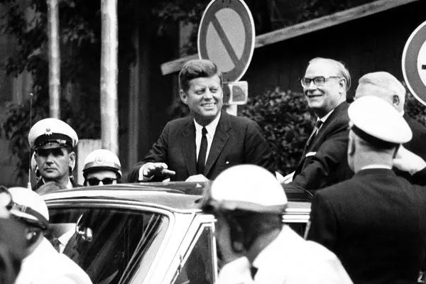 Отношения Мэрилин Монро с Джоном Ф. Кеннеди могут стоить ему политической карьеры