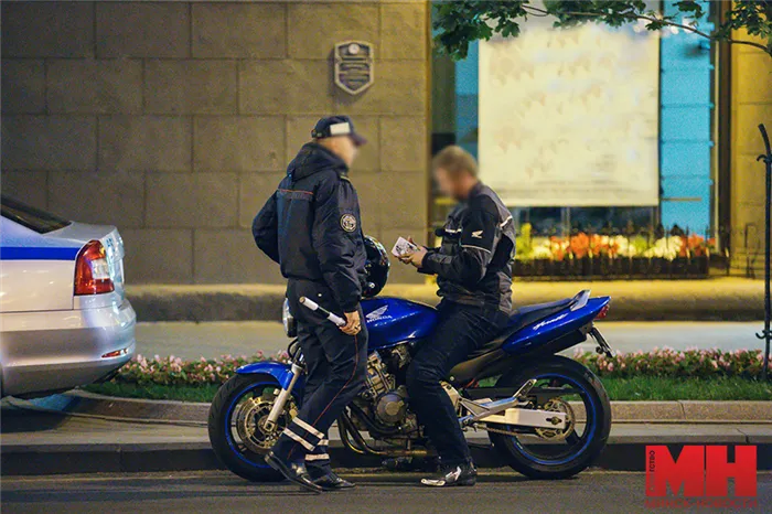 Мотоцикл дорожной полиции.