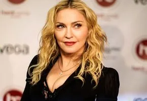Папарацци задержали Мадонну с бойфрендом во время прогулки