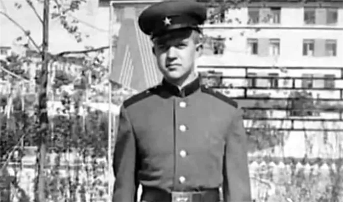 Виктор Моков в армии.