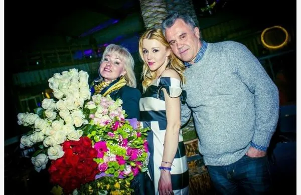Юлианна Караулова с родителями