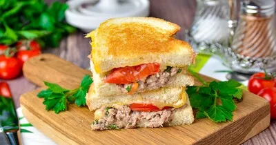 Сэндвич с тоном и сыром
