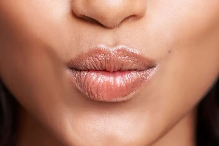 Как увеличить размер губ с помощью макияжа?