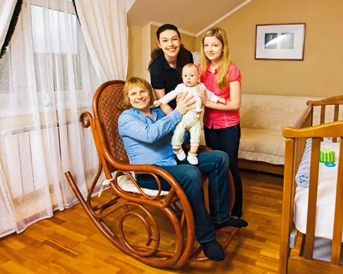 Виктор Салтыков с женой и детьми