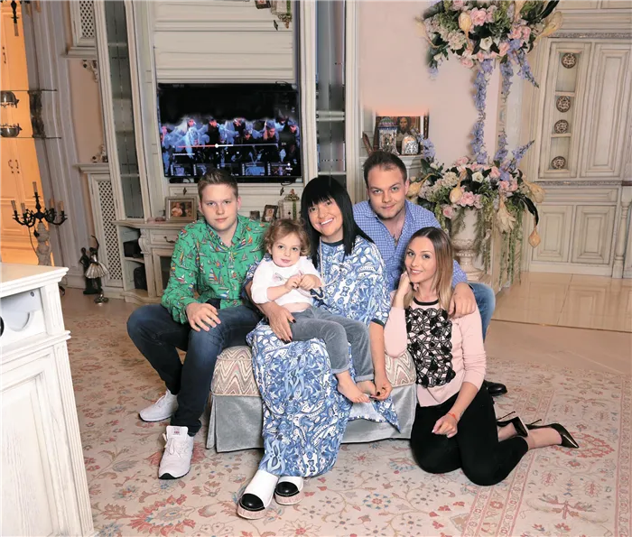 Алла Дукова и ее семья