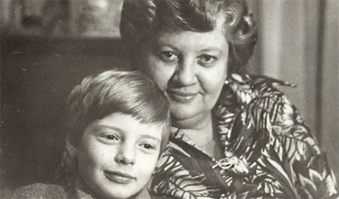 Андрей Григорьев-Апполонов с матерью Маргаритой Андреевной