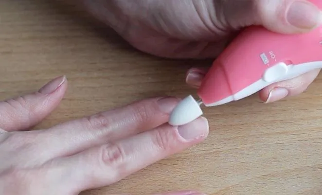 Какой лучший способ удаления лака для ногтей