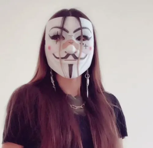 Анонимная маска для девочек