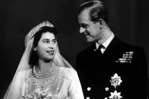 Муж королевы Елизаветы II - фото в молодости и в настоящее время