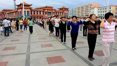 Массовые мероприятия в Китае: утренняя зарядка на площади
