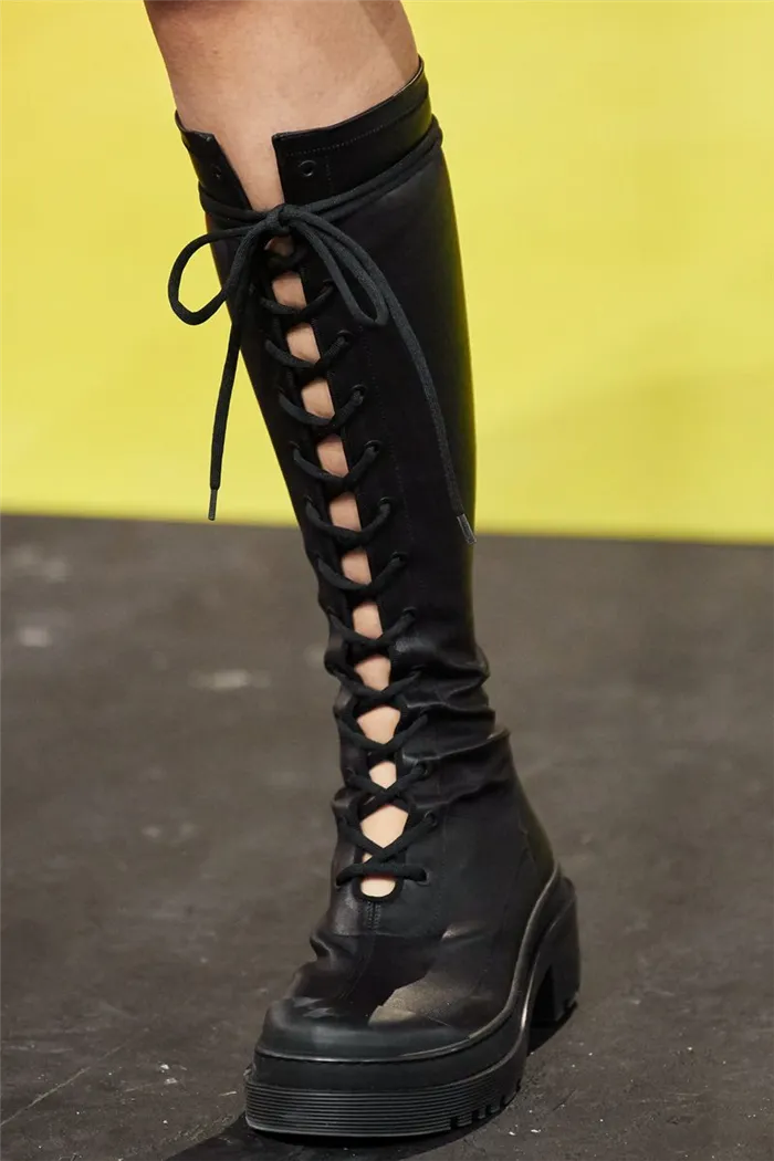 Женская модная обувь весна-лето 2022 от Christian Dior.