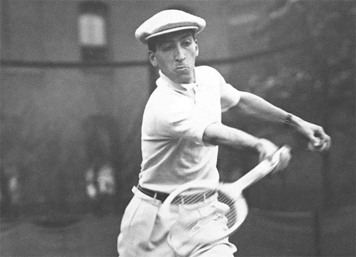 Главным претендентом на звание изобретателя шеста является теннисист Рене Лакост