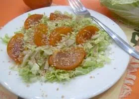 Салат из мяты, китайской капусты и отрубей
