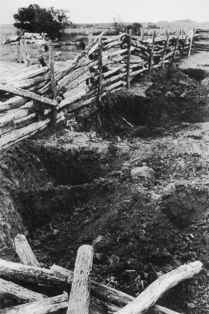 Могилы, найденные на ранчо с останками жертв.