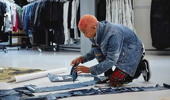 Джиден Смит выпустил серию джинсовых нарядов под модным брендом G-STAR