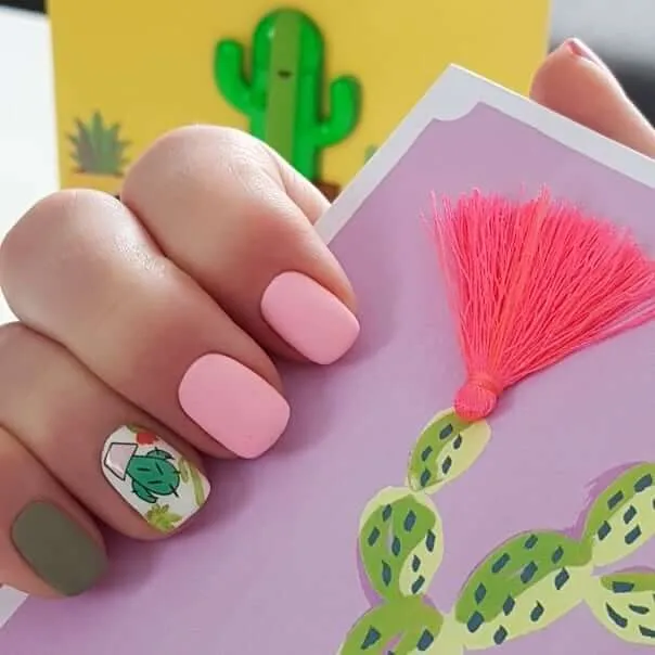 Короткие ногти с кактусовым дизайном