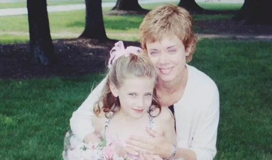 Лили Рейнхарт с матерью в детстве.