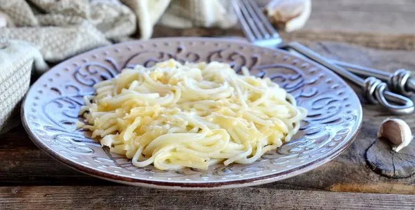 Спагетти с сыром в кружке - фото шаг 1
