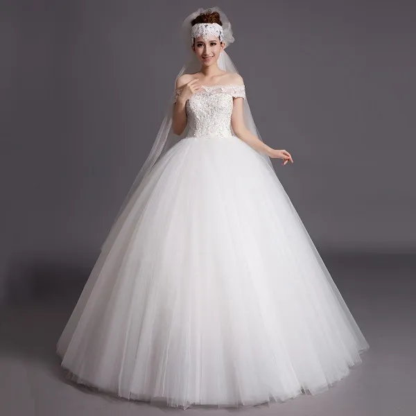 Короткое пышное белое свадебное платье