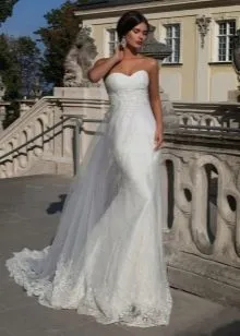 Белое свадебное платье-русалка с кружевом
