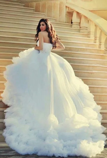 Белое надувное свадебное платье