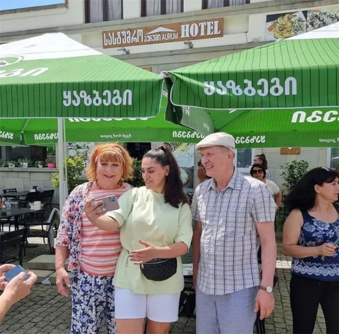 Татьяна Кравченко и Федор Добронлабов на улицах Тбилиси. Фото: социальная сеть.