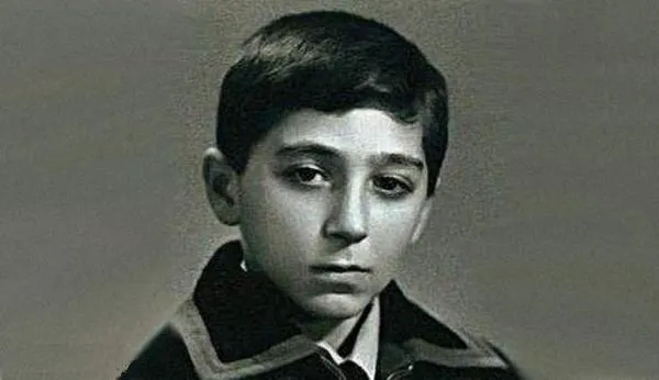 На снимках: Григорий Лепс в детстве.