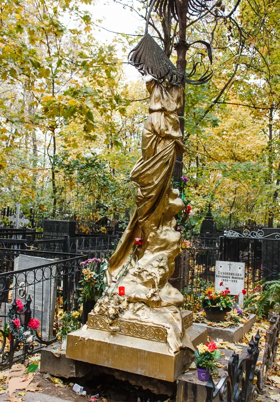 Памятник Соньке-Золотой Ручке