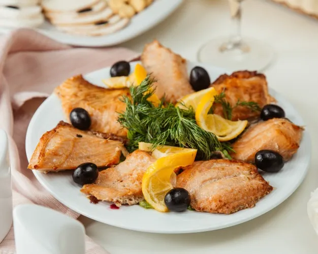 В рыбе много витамина D, который жизненно важен, так как отвечает за здоровье костных тканей