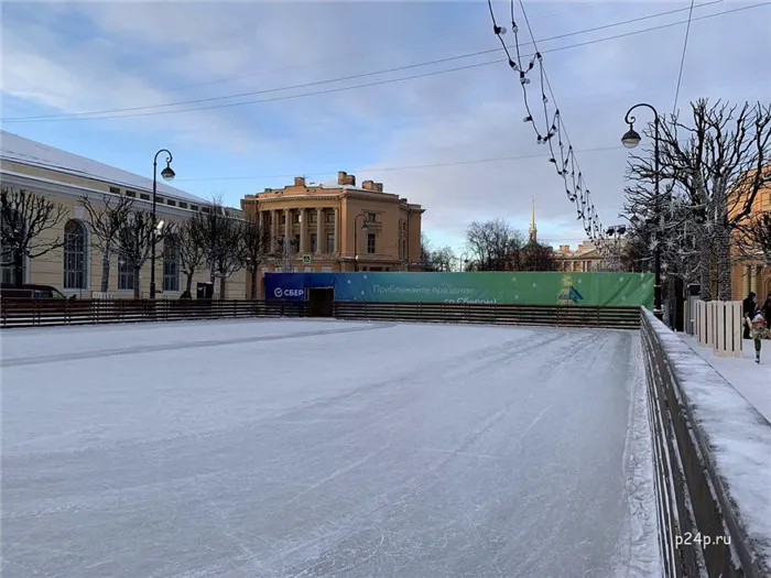 Каток на Манежной площади