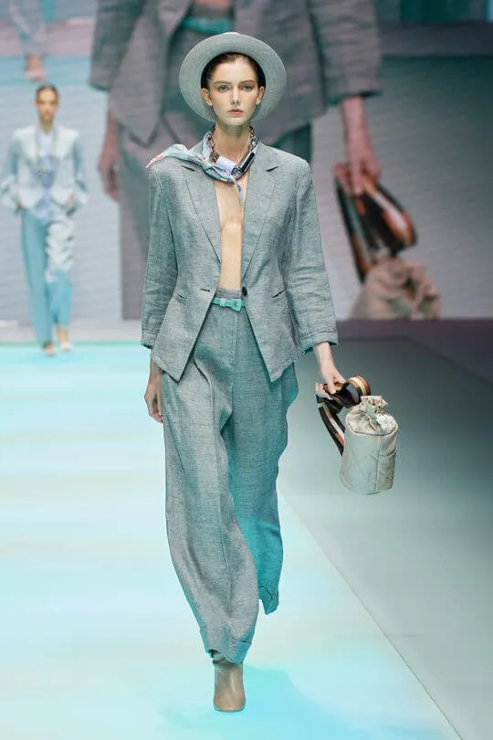 Модный костюм с широкими брюками Emporio Armani
