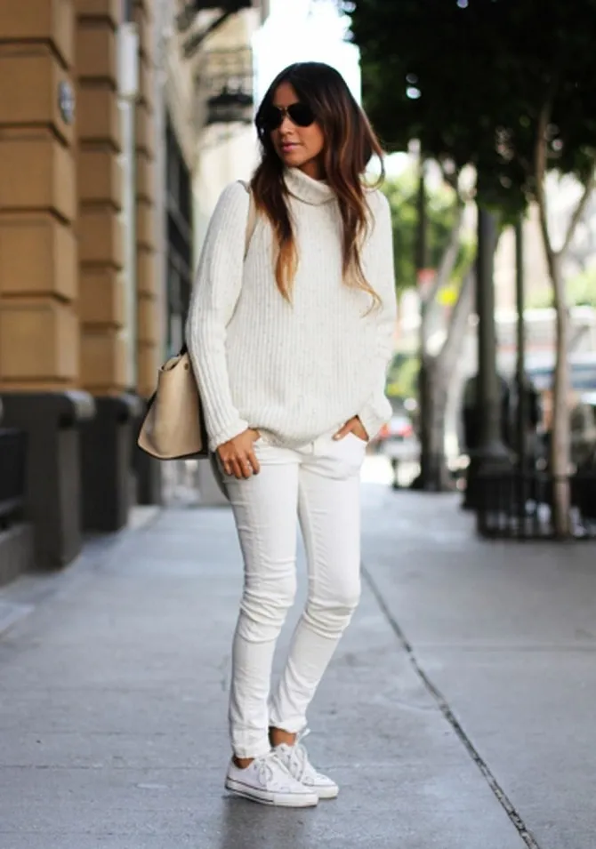 Как носить белые джинсы: создаем уютные осенние луки 24
