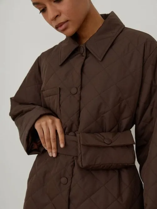 Почему куртка-рубашка – выгодная деталь женского гардероба: с чем носить, чтобы выглядеть стильно
