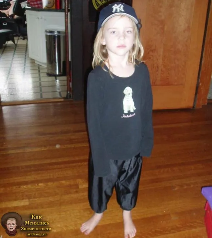 Billie Eilish (Билли Айлиш) в детстве в кепке и рэперской одежде