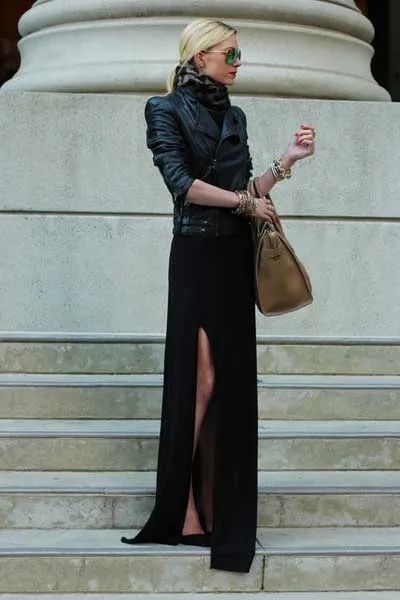 Девушка в черном платье и косухе