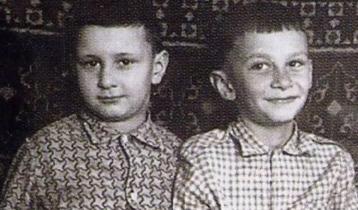 Детское фото Валерия Меладзе с братом Константином.