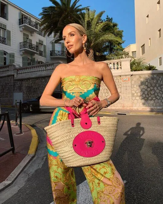 Модная плетеная сумка для пляжа