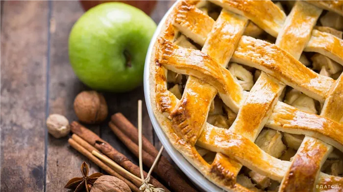 Для традиционного яблочного пирога необходимы фрукты твердых сортов.