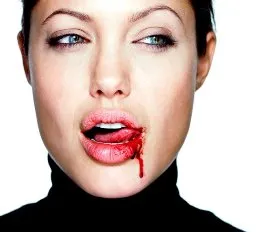 Анджелина Джоли фанатка процедуры плазмолифтинга