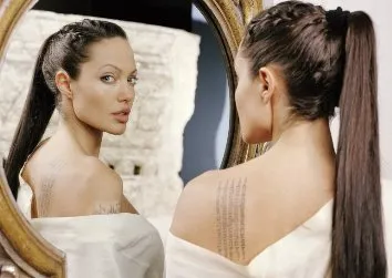 фото причесок Анджелины Джоли: конский хвост