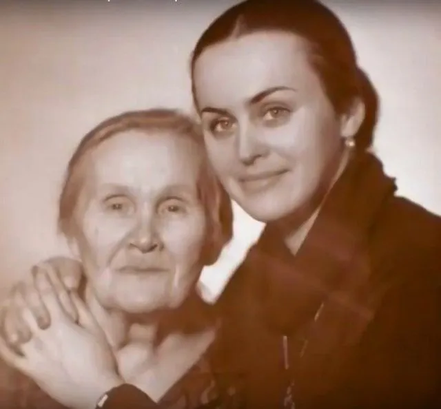 Алла Данько с бабушкой
