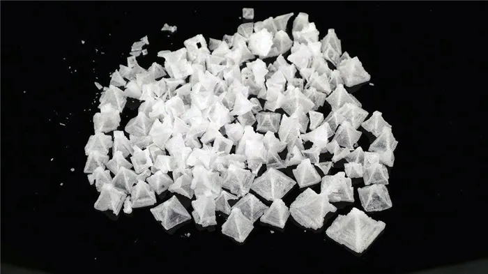 Кошерная соль с кристаллами в форме пирамид