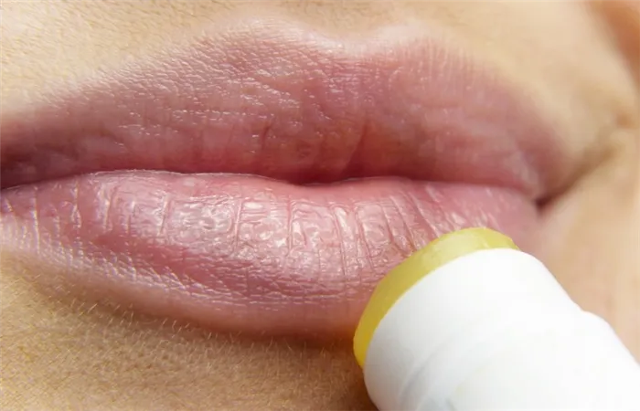 Как сделать интересный макияж губ: выбор цвета помады и техники выполнения